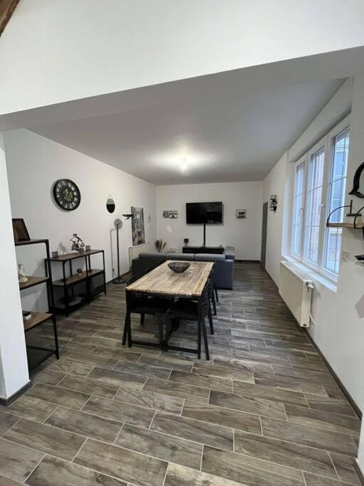 Apartment Maison Avec Cours Privative
